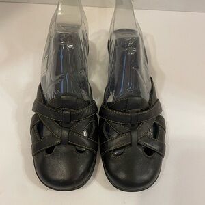 Born enclosed toe flop-flops sandals slide-on pumps shoes size 6